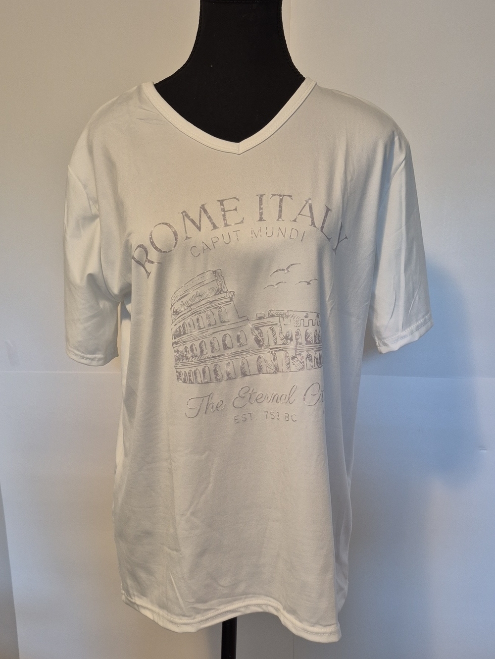NWOT White 'Rome Italy' V-Neck Graphic Tee - M - Picture 2 of 6